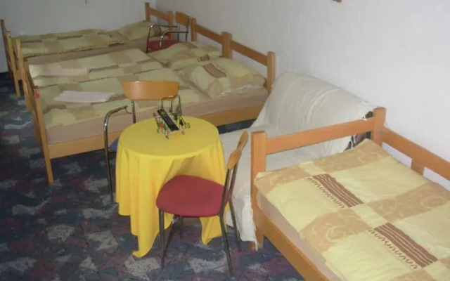 Hostel 021