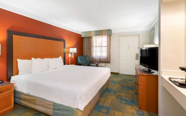 La Quinta Inn by Wyndham Phoenix Sky Harbor Airport