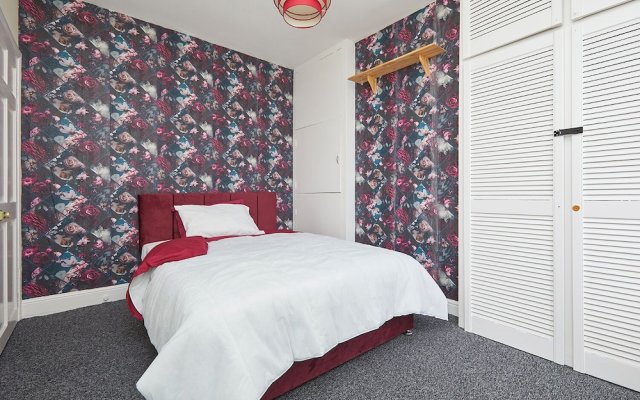 Comfortable 4-bed House in Hucknall, Nottingham
