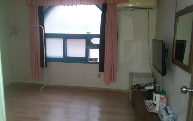 Hae Won Jang Motel