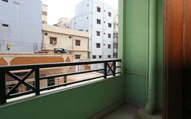OYO 8932 Delight Inn Gachibowli