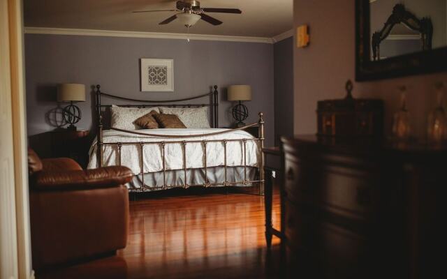 The Carriage House Inn