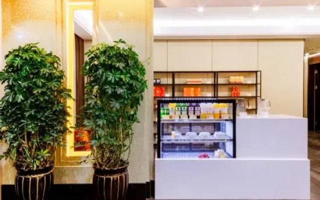 Luxiaolu PLUS Hotel (Xinxiang University Town)