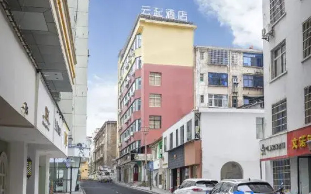 Yunqi Light Residence Hotel (Yisheng Square Pedestrian Street Branch)