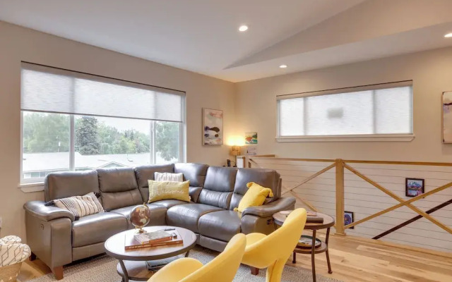 Anchorage Apartment w/ a View ~ 3 Mi to Airport