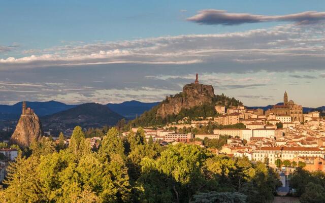 Stationnement gratuit, 2 suites parentales, 2 SDB, 3WC, Cuisine équipée