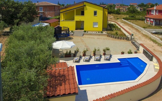 Lovely Apartment in Kaštel With Swimming Pool