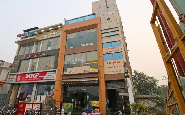 OYO 10360 Hotel Grand Manoranjan