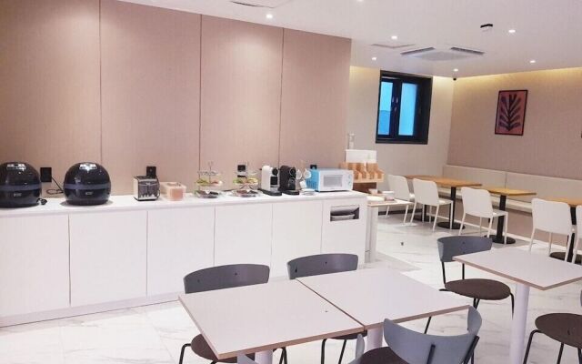 Pohang Brown Dot Hotel