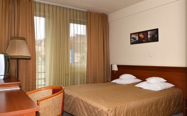 Seven Hotel