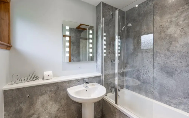 Birch 14 With Hot Tub, Newton Stewart
