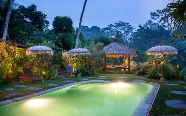 Villa Mahadevi Jungle Retreat Joglo 1