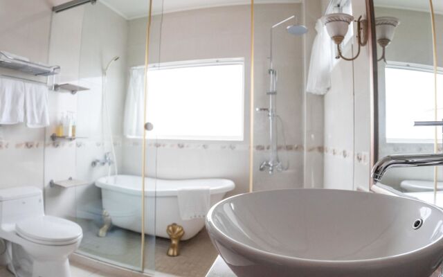 Four Seasons B & B