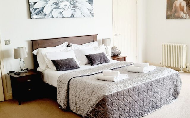 Off the Hook - Luxury Beach Apartment - Sleeps 4
