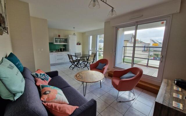 Comfortable Apartment, 50 m Sandy Beach