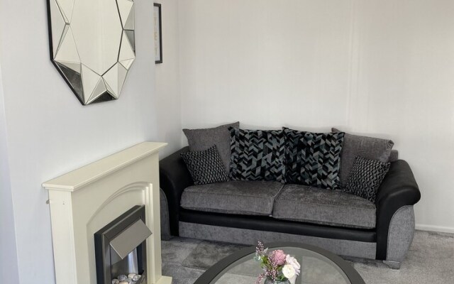 Inviting 2-Bed Bungalow