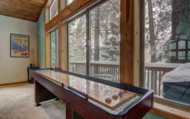 Angora Mountain Lodge - Pool Table, Ping Pong, Shuffle Board