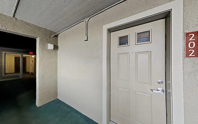 Two Bedroom Units at 1849 Condos with 3 Hot Tubs & Slopeside