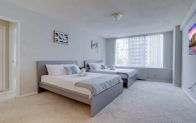 Awesome 2 BR Condo Crystal City
