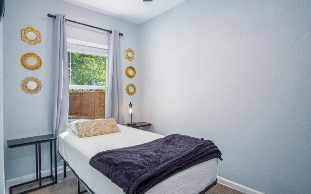 Charming 3br/1ba Close to Vibrant Downtown