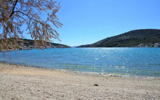 Lovely 2-bed Apartment in Vinisce, Close to Beach