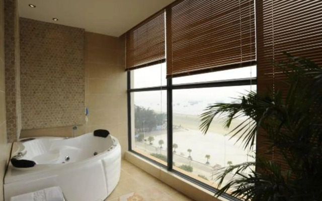 Beihai Seaview Caiyun Hotel (Qiaogang Beach Qiaogang Fengqing Street)