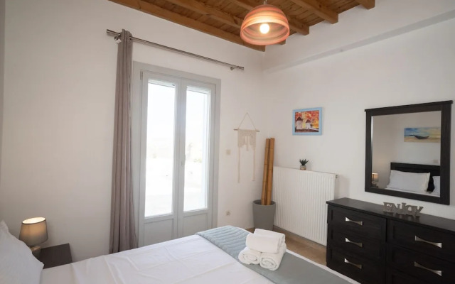 1 Bd Emerald Apt w Sparkling Shared Pool