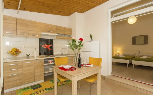 Comfortable Modern Studio With Shaded Patio