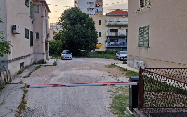 Modern and Spacious apt Tanja With Private Parking