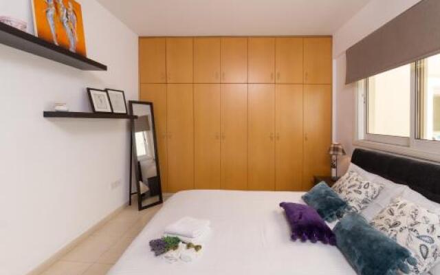 Elena Court Apt 401
