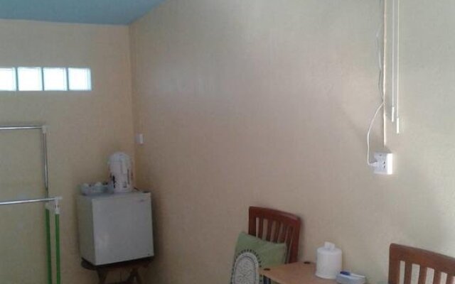 Back-Budget Hostel
