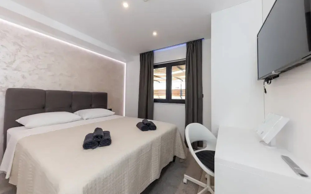 Orange Apartment - Okrug Gornji Seaside Retreat