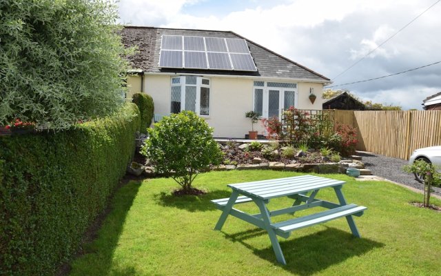 Immaculate Inviting Light and Airy 2-bed Cottage