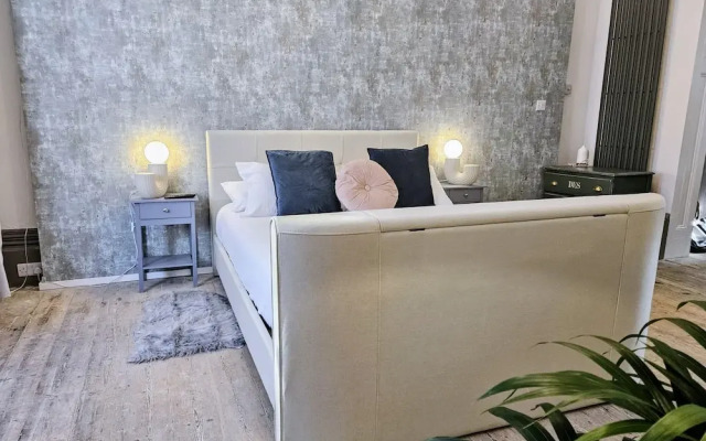 INNit Hotel - Marina House