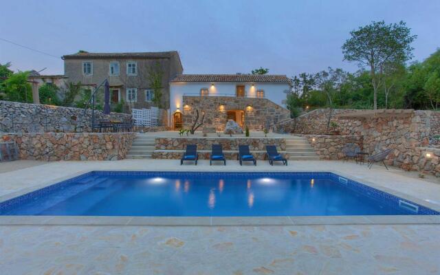 Villa MAY