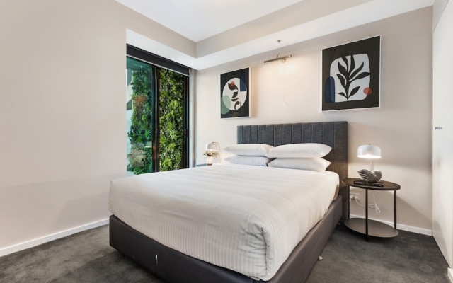 Impeccably Chic 2-bed With Views & Fab Amenities – Guest Rooms – Melbourne