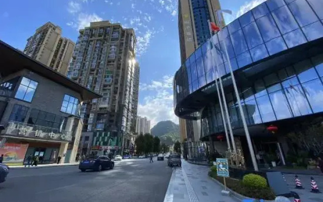 V Cafe Hotel