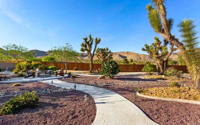 Desert Bloom by Avantstay Incredible Oasis w/ Dreamy Backyard & Patio