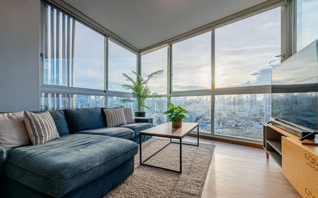 w Prestigious 2BR w Perfect Balcony View