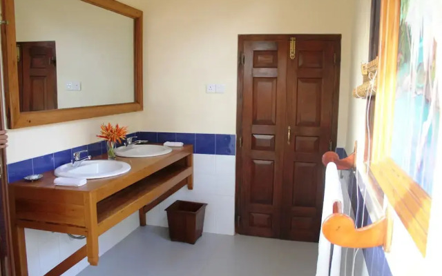 Peacock Point - Whole Villa 2 Bedroom (Sleeps 4)