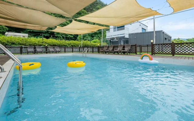 Gapyeong Dangdangi Pet Poolvilla Blue