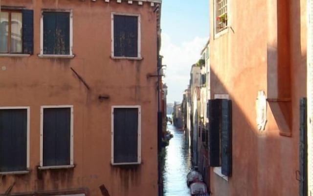 The Charming House DD724