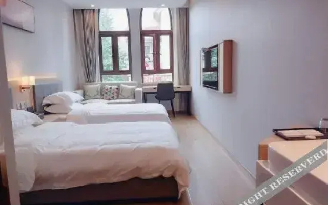 Zhangzhou Qiaojia Wangyou Hotel (Phoenix Lake Park)