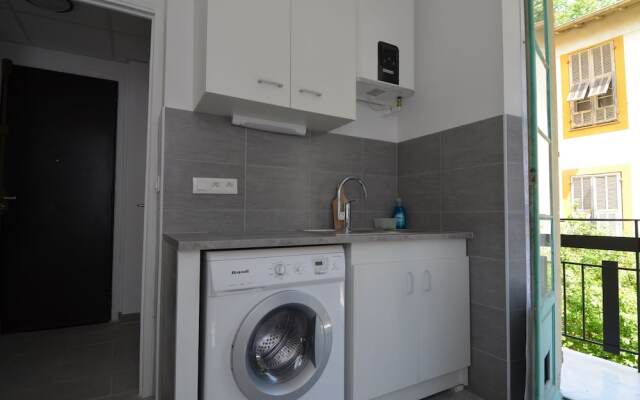 Quiet Modern Studio In The Heights Of The Port Of Nice
