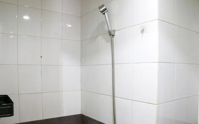 Well Design 2Br Apartment At Green Pramuka City