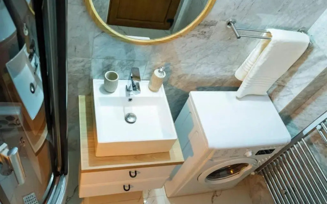 Studio with private terrace next to Cișmigiu