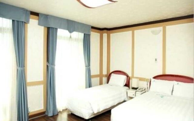 New Island Tourist Hotel