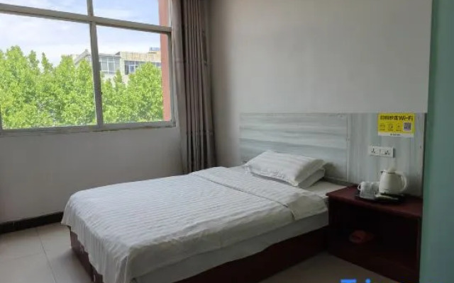 Xinye Qicaihong Express Hotel