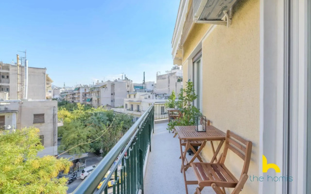 Sun-Splashed 2-BDR Corner Apartment with Hillside views!