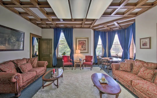 8 Mi to Hersheypark: Luxe Manor in Annville